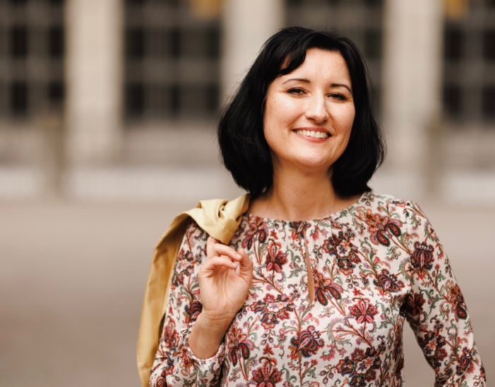 Martina Maya, founder of HypnoBond Private, in an outdoor portrait